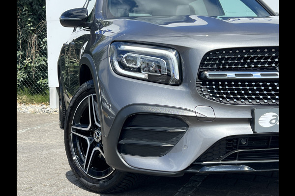 Mercedes-Benz Glb 200 AMG-Line | Trekhaak | Pano | Night Pakket | Widescreen | Sfeerverlichting