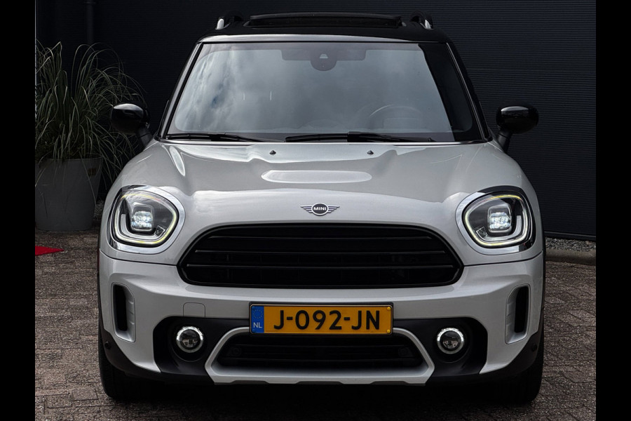 MINI Countryman 1.5 Cooper Chili | Pano | Trekhaak | NL-Auto | Leder | Harman Kardon | Stoelverwarming | HUD | Climate Control