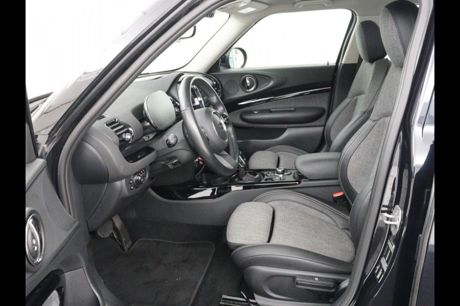 MINI Clubman 1.5 Cooper Business Edition | Automaat | Stoelverwarming | Carplay | Sportstoelen | Half leder | Full LED | Navigatie | Parkeerhulp | Climate control | Cruise control | Origineel NL