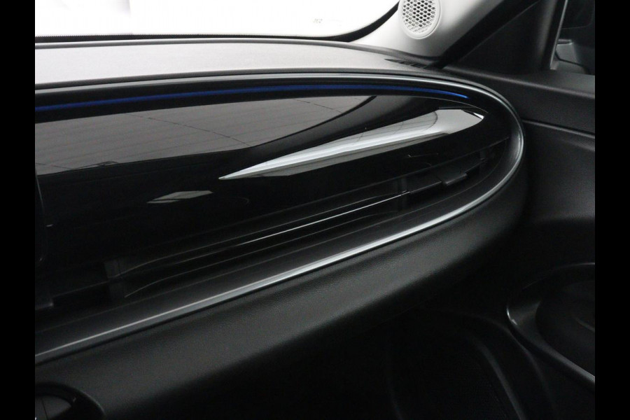 Fiat 600 1.2 Hybrid Urban | Stoelverwarming | 360 camera | | Stoelverwarming | 360 camera | Cruise control | Navigatie | Carplay | DAB | Climate control | Full LED | Park assist | Sfeerverlichting
