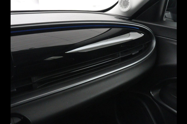 Fiat 600 1.2 Hybrid Urban | Stoelverwarming | 360 camera | | Stoelverwarming | 360 camera | Cruise control | Navigatie | Carplay | DAB | Climate control | Full LED | Park assist | Sfeerverlichting