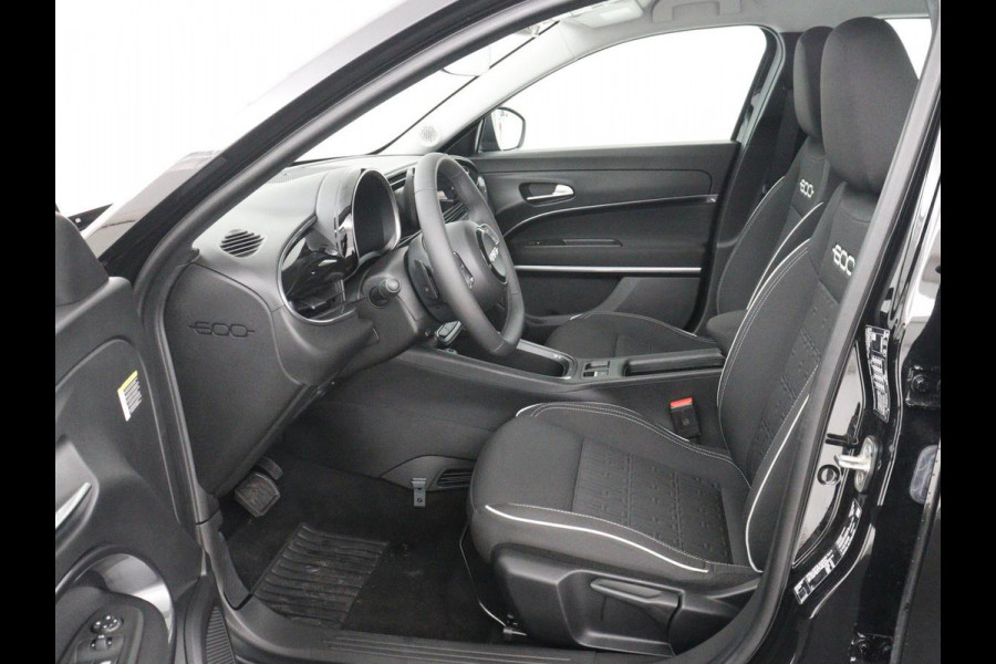 Fiat 600 1.2 Hybrid Urban | Stoelverwarming | 360 camera | | Stoelverwarming | 360 camera | Cruise control | Navigatie | Carplay | DAB | Climate control | Full LED | Park assist | Sfeerverlichting