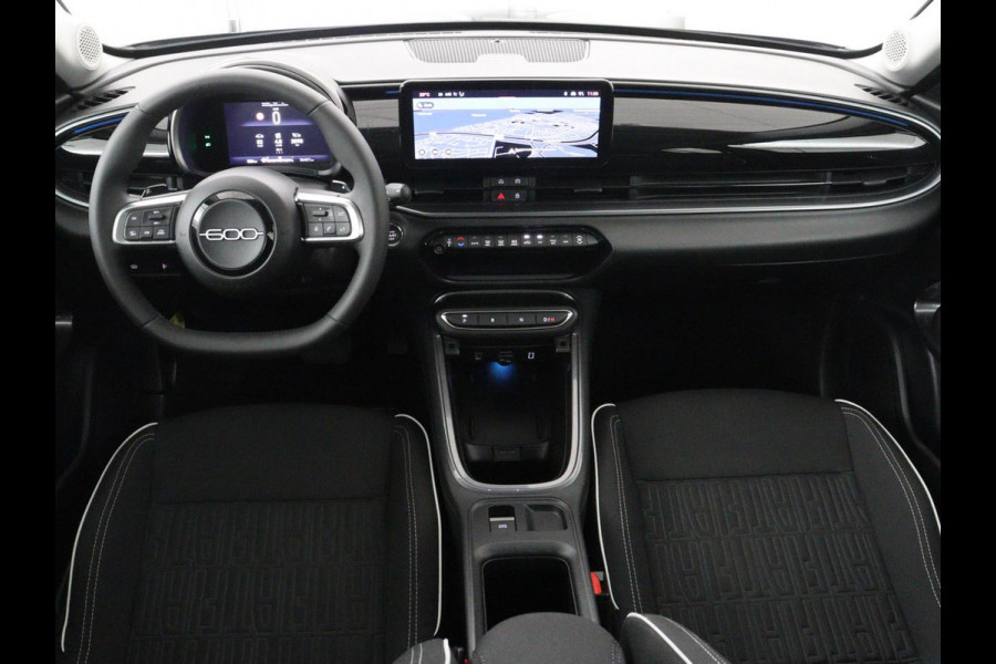 Fiat 600 1.2 Hybrid Urban | Stoelverwarming | 360 camera | | Stoelverwarming | 360 camera | Cruise control | Navigatie | Carplay | DAB | Climate control | Full LED | Park assist | Sfeerverlichting