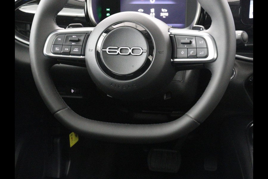 Fiat 600 1.2 Hybrid Urban | Stoelverwarming | 360 camera | | Stoelverwarming | 360 camera | Cruise control | Navigatie | Carplay | DAB | Climate control | Full LED | Park assist | Sfeerverlichting