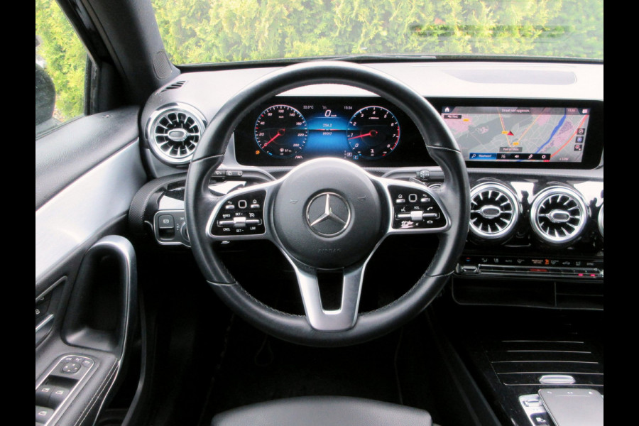 Mercedes-Benz A-Klasse 220 Launch Ed. Automaat * LED * Virt. Cockpit * Camera *