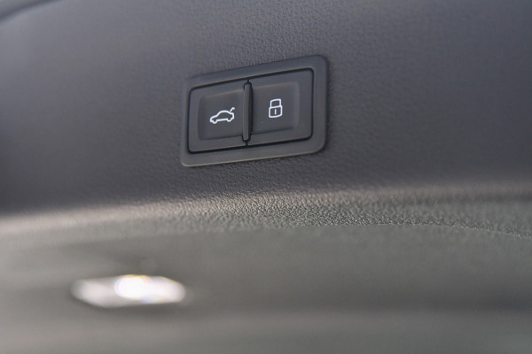 Audi A6 Avant 55 TFSI e quattro Competition S-Line, Pano, B&O, 360 3D, ACC, HUD, Memory, Trekhaak, Matrix!