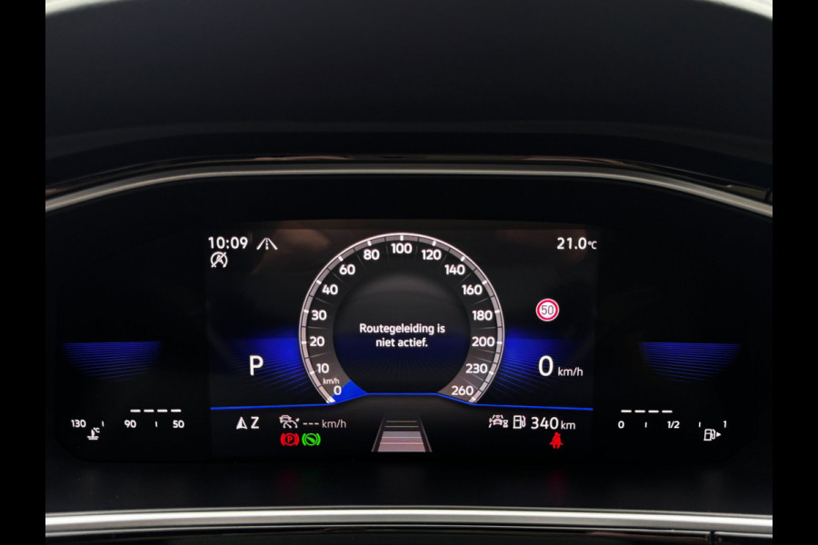 Volkswagen T-Roc 1.5 TSI R-Line | 150 PK | Trekhaak | IQ-Light | Camera | Stoelverwarming | Beats | PDC Rondom |