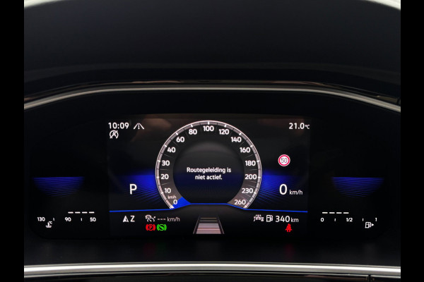 Volkswagen T-Roc 1.5 TSI R-Line | 150 PK | Trekhaak | IQ-Light | Camera | Stoelverwarming | Beats | PDC Rondom |