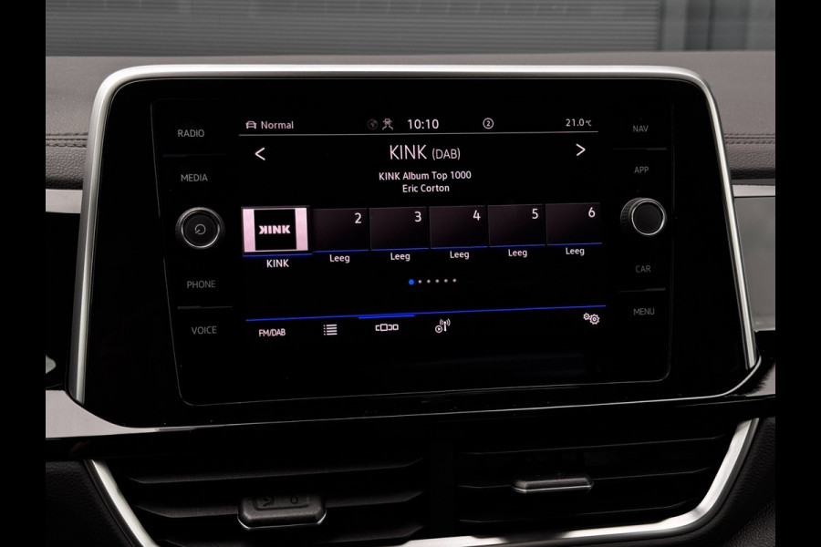 Volkswagen T-Roc 1.5 TSI R-Line | 150 PK | Trekhaak | IQ-Light | Camera | Stoelverwarming | Beats | PDC Rondom |