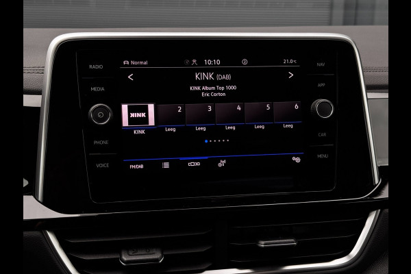 Volkswagen T-Roc 1.5 TSI R-Line | 150 PK | Trekhaak | IQ-Light | Camera | Stoelverwarming | Beats | PDC Rondom |