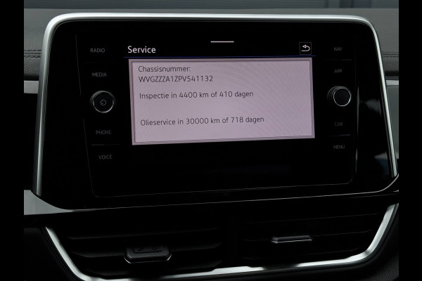 Volkswagen T-Roc 1.5 TSI R-Line | 150 PK | Trekhaak | IQ-Light | Camera | Stoelverwarming | Beats | PDC Rondom |