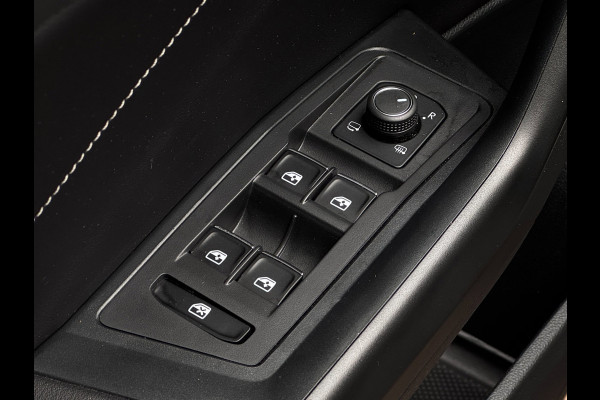 Volkswagen T-Roc 1.5 TSI R-Line | 150 PK | Trekhaak | IQ-Light | Camera | Stoelverwarming | Beats | PDC Rondom |