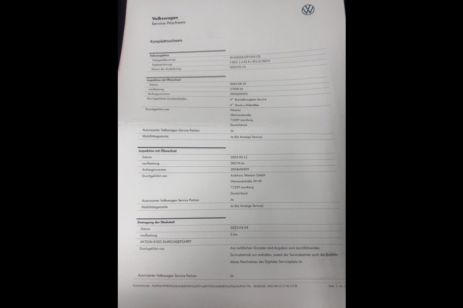Volkswagen T-Roc 1.5 TSI R-Line | 150 PK | Trekhaak | IQ-Light | Camera | Stoelverwarming | Beats | PDC Rondom |