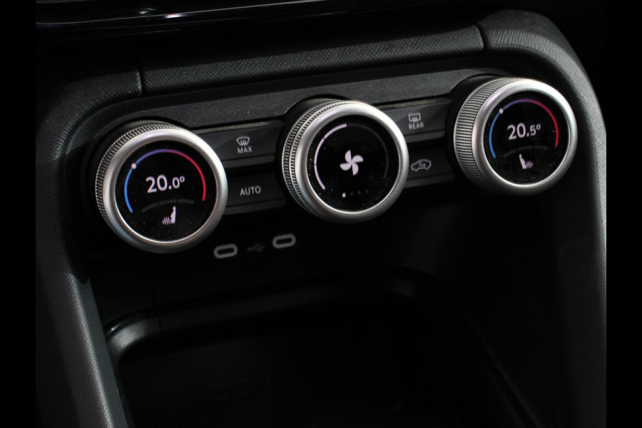 Škoda Kodiaq 1.5 TSI Automaat Selection 7p. Navigatie Apple Carplay Android Auto Parkeersensor achter Stoel- en stuurverwarming Ledverlichting
