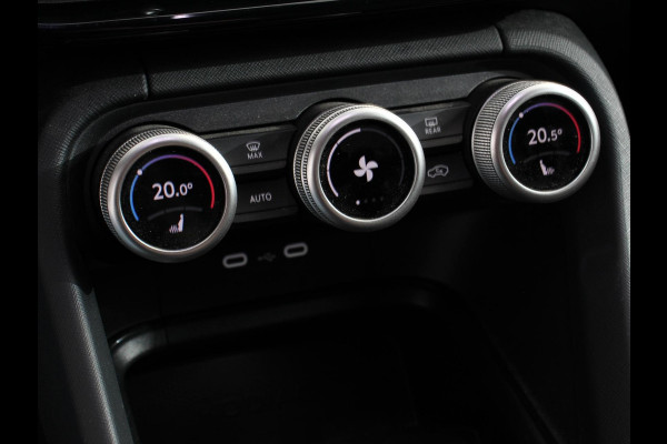 Škoda Kodiaq 1.5 TSI Automaat Selection 7p. Navigatie Apple Carplay Android Auto Parkeersensor achter Stoel- en stuurverwarming Ledverlichting