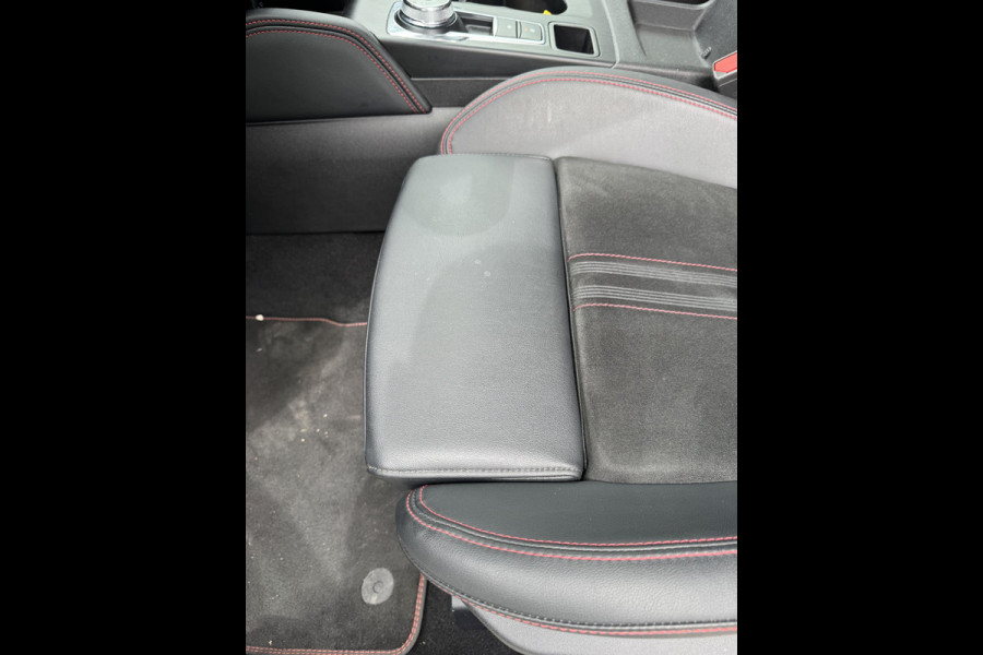 Ford Kuga 2.5 PHEV ST-Line X 243pk | Winterpack | Driver Assistance Pack | AGR-Stoelen | Orig. NL auto | Trekhaak