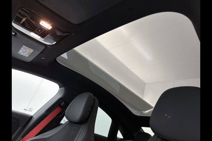 Mercedes-Benz CLA-Klasse 200 Business Solution AMG | Premium Plus pakket | Winterpakket | Nightpakket | Rijassistentiepakket | Sportstoelen | URBAN GUARD | 	Burmester 3D Surround Sound | Vast panoramadak |