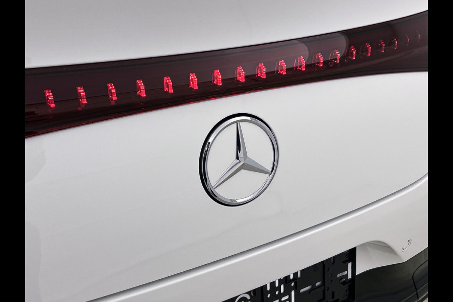 Mercedes-Benz CLA-Klasse 200 Business Solution AMG | Premium Plus pakket | Winterpakket | Nightpakket | Rijassistentiepakket | Sportstoelen | URBAN GUARD | 	Burmester 3D Surround Sound | Vast panoramadak |