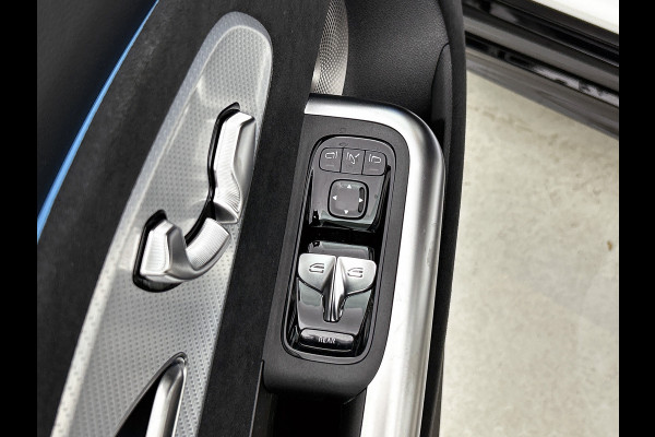 Mercedes-Benz CLA-Klasse 200 Business Solution AMG | Premium Plus pakket | Winterpakket | Nightpakket | Rijassistentiepakket | Sportstoelen | URBAN GUARD | 	Burmester 3D Surround Sound | Vast panoramadak |
