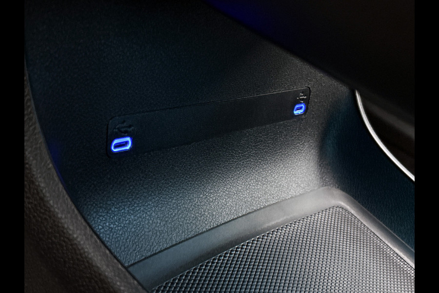 Mercedes-Benz CLA-Klasse 200 Business Solution AMG | Premium Plus pakket | Winterpakket | Nightpakket | Rijassistentiepakket | Sportstoelen | URBAN GUARD | 	Burmester 3D Surround Sound | Vast panoramadak |