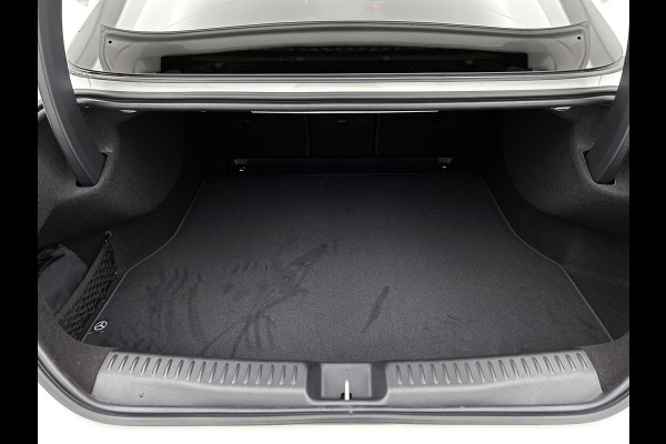 Mercedes-Benz CLA-Klasse 200 Business Solution AMG | Premium Plus pakket | Winterpakket | Nightpakket | Rijassistentiepakket | Sportstoelen | URBAN GUARD | 	Burmester 3D Surround Sound | Vast panoramadak |