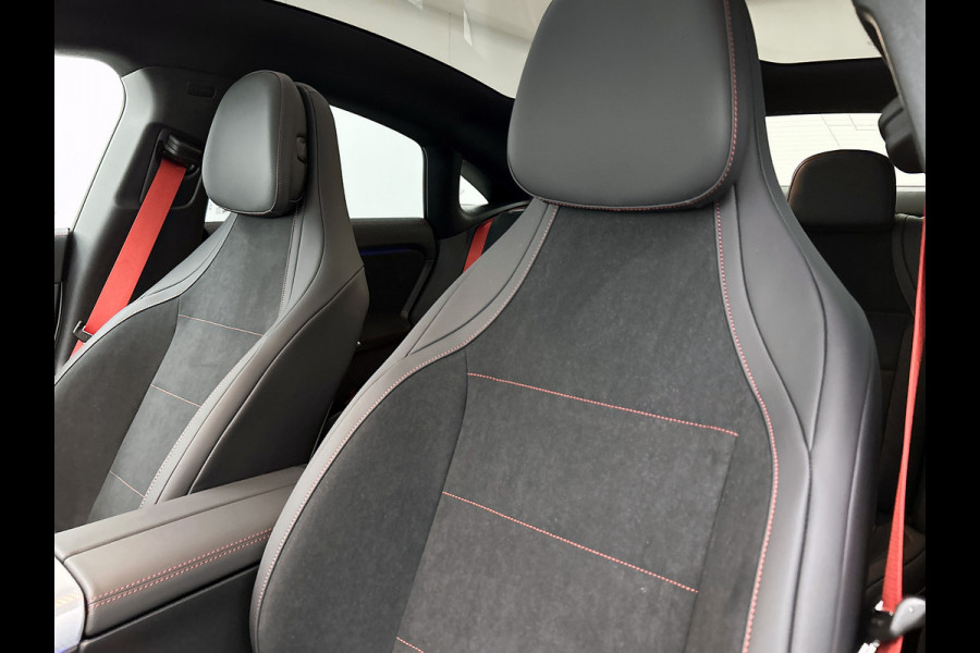 Mercedes-Benz CLA-Klasse 200 Business Solution AMG | Premium Plus pakket | Winterpakket | Nightpakket | Rijassistentiepakket | Sportstoelen | URBAN GUARD | 	Burmester 3D Surround Sound | Vast panoramadak |