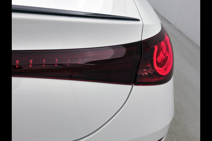 Mercedes-Benz CLA-Klasse 200 Business Solution AMG | Premium Plus pakket | Winterpakket | Nightpakket | Rijassistentiepakket | Sportstoelen | URBAN GUARD | 	Burmester 3D Surround Sound | Vast panoramadak |