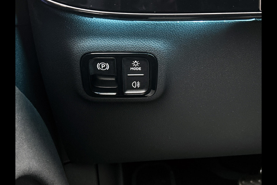 Mercedes-Benz CLA-Klasse 200 Business Solution AMG | Premium Plus pakket | Winterpakket | Nightpakket | Rijassistentiepakket | Sportstoelen | URBAN GUARD | 	Burmester 3D Surround Sound | Vast panoramadak |