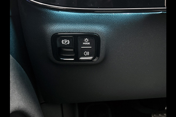 Mercedes-Benz CLA-Klasse 200 Business Solution AMG | Premium Plus pakket | Winterpakket | Nightpakket | Rijassistentiepakket | Sportstoelen | URBAN GUARD | 	Burmester 3D Surround Sound | Vast panoramadak |