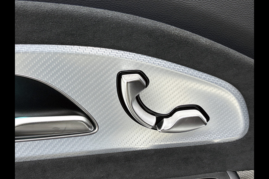 Mercedes-Benz CLA-Klasse 200 Business Solution AMG | Premium Plus pakket | Winterpakket | Nightpakket | Rijassistentiepakket | Sportstoelen | URBAN GUARD | 	Burmester 3D Surround Sound | Vast panoramadak |