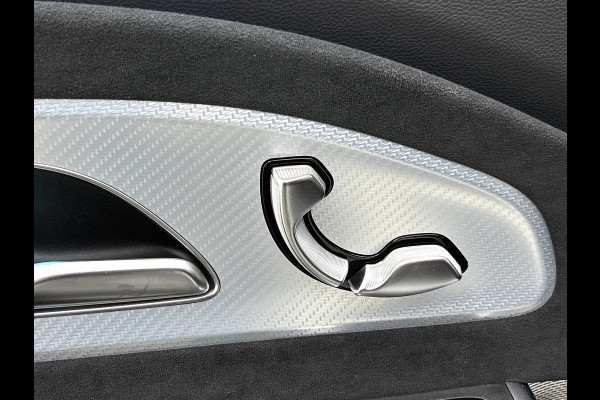 Mercedes-Benz CLA-Klasse 200 Business Solution AMG | Premium Plus pakket | Winterpakket | Nightpakket | Rijassistentiepakket | Sportstoelen | URBAN GUARD | 	Burmester 3D Surround Sound | Vast panoramadak |