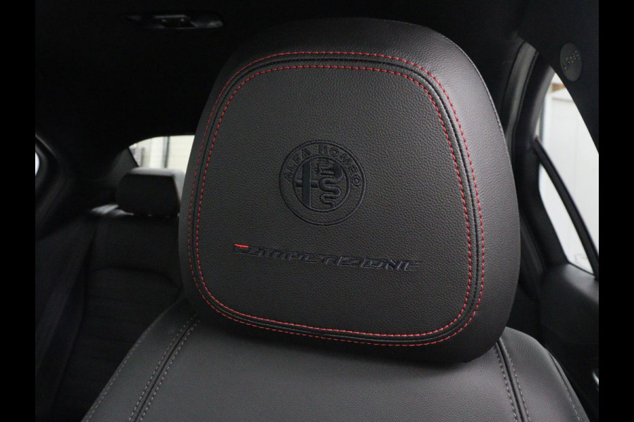 Alfa Romeo Giulia 2.0 T GME AWD Competizione Q4 280pk Leder | Memory | Leder | Memory | Leder dashboard | Stuur/stoel verwarming | Matrix koplampen | Harman / Kardon | Dodehoek detectie | Park assist | Camera | Climate control | Virtual dashboard |