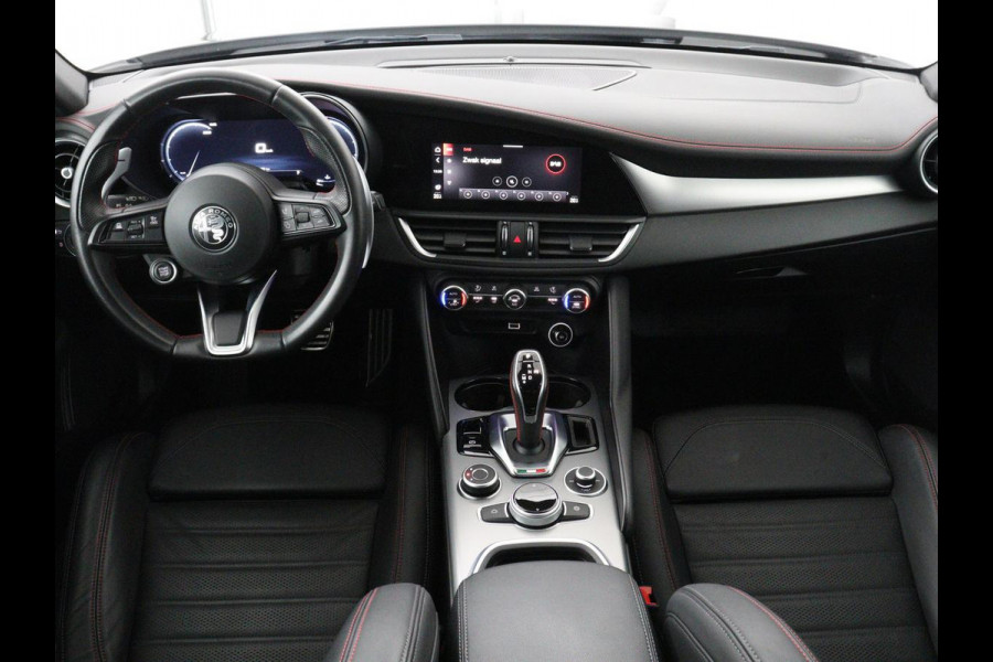 Alfa Romeo Giulia 2.0 T GME AWD Competizione Q4 280pk Leder | Memory | Leder | Memory | Leder dashboard | Stuur/stoel verwarming | Matrix koplampen | Harman / Kardon | Dodehoek detectie | Park assist | Camera | Climate control | Virtual dashboard |