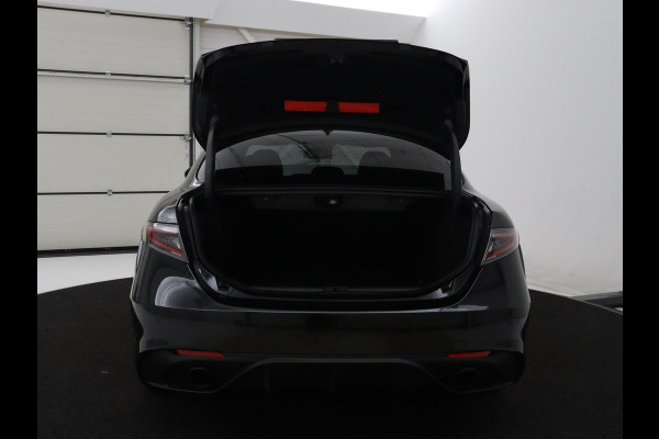 Alfa Romeo Giulia 2.0 T GME AWD Competizione Q4 280pk Leder | Memory | Leder | Memory | Leder dashboard | Stuur/stoel verwarming | Matrix koplampen | Harman / Kardon | Dodehoek detectie | Park assist | Camera | Climate control | Virtual dashboard |