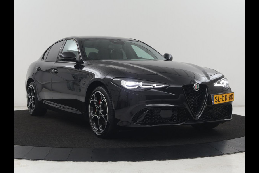 Alfa Romeo Giulia 2.0 T GME AWD Competizione Q4 280pk Leder | Memory | Leder | Memory | Leder dashboard | Stuur/stoel verwarming | Matrix koplampen | Harman / Kardon | Dodehoek detectie | Park assist | Camera | Climate control | Virtual dashboard |