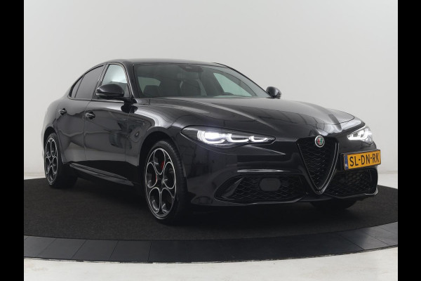 Alfa Romeo Giulia 2.0 T GME AWD Competizione Q4 280pk Leder | Memory | Leder | Memory | Leder dashboard | Stuur/stoel verwarming | Matrix koplampen | Harman / Kardon | Dodehoek detectie | Park assist | Camera | Climate control | Virtual dashboard |