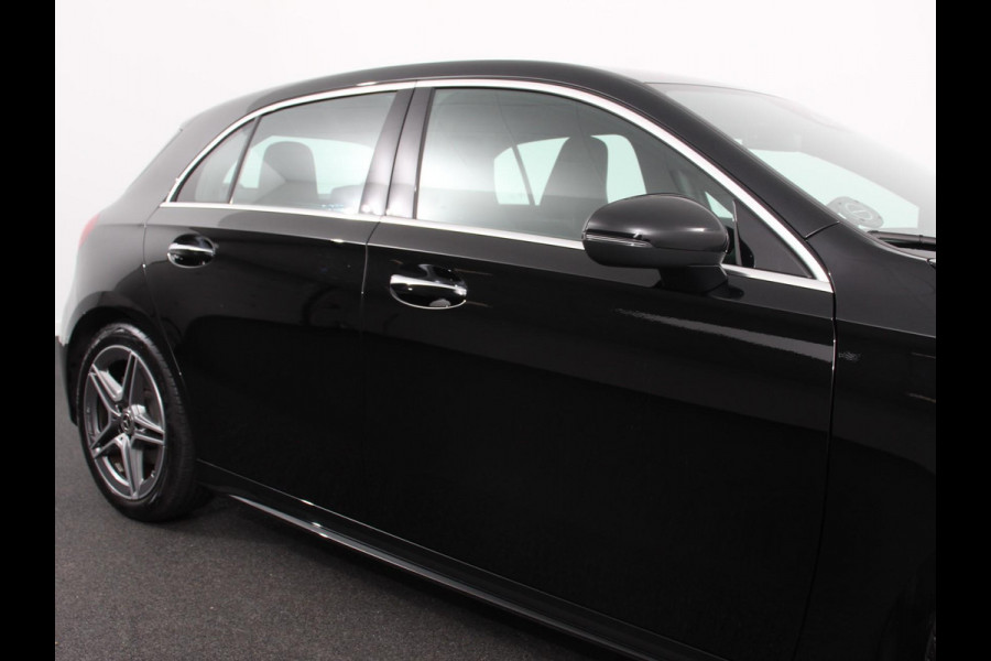 Mercedes-Benz A-Klasse 200 Automaat AMG Line Navigatie Climate control Camera Parkeer sensoren Half Lederen Bekleding Led  Cruise Control adaptive LM Velgen Dab Led