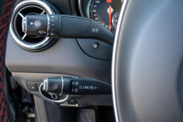 Mercedes-Benz CLA-Klasse 180 Buss AMG PANO CAMERA CARPLAY LED