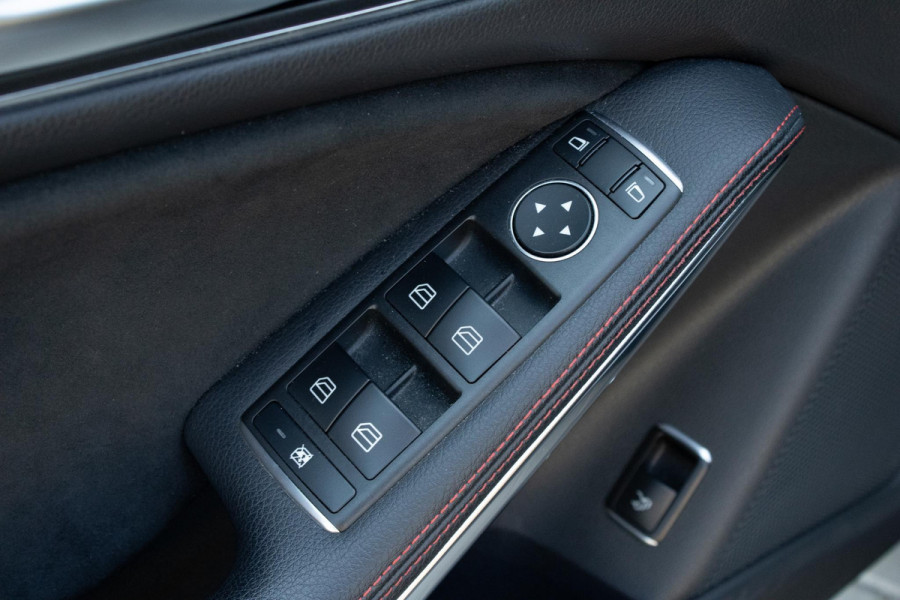 Mercedes-Benz CLA-Klasse 180 Buss AMG PANO CAMERA CARPLAY LED