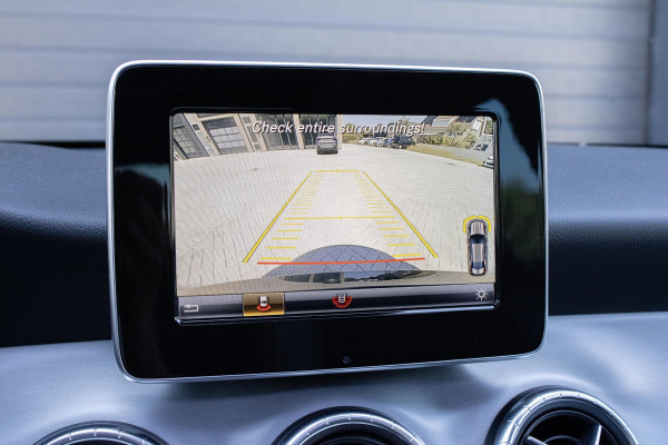 Mercedes-Benz CLA-Klasse 180 Buss AMG PANO CAMERA CARPLAY LED