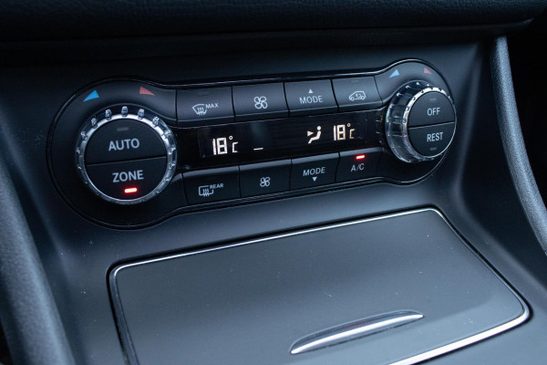 Mercedes-Benz CLA-Klasse 180 Buss AMG PANO CAMERA CARPLAY LED