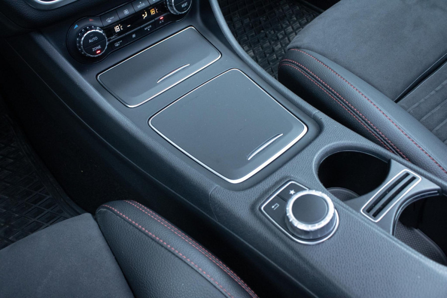 Mercedes-Benz CLA-Klasse 180 Buss AMG PANO CAMERA CARPLAY LED