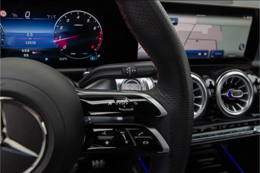 Mercedes-Benz Glb 180 AMG Premium, Panorama, Nightpakket, 7 persoons, Sfeerverlichting, 7p