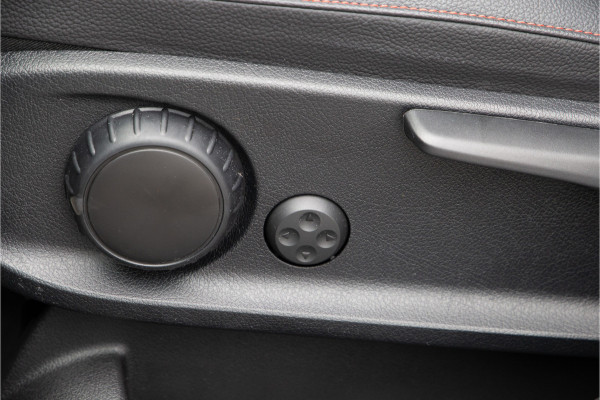 Mercedes-Benz Glb 180 AMG Premium, Panorama, Nightpakket, 7 persoons, Sfeerverlichting, 7p