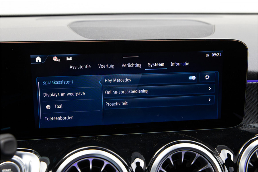 Mercedes-Benz Glb 180 AMG Premium, Panorama, Nightpakket, 7 persoons, Sfeerverlichting, 7p