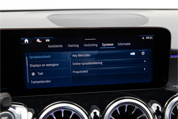 Mercedes-Benz Glb 180 AMG Premium, Panorama, Nightpakket, 7 persoons, Sfeerverlichting, 7p
