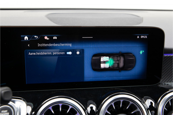 Mercedes-Benz Glb 180 AMG Premium, Panorama, Nightpakket, 7 persoons, Sfeerverlichting, 7p