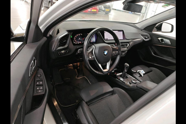 BMW 1-serie 118i Business Edition NL-AUTO | NAVI | STUUR EN STOEL VERWARMING