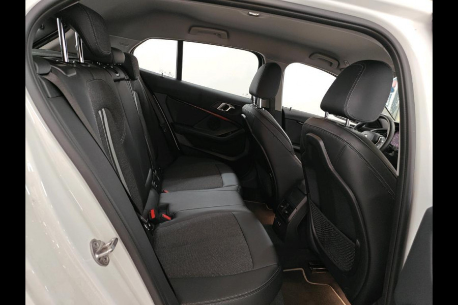 BMW 1-serie 118i Business Edition NL-AUTO | NAVI | STUUR EN STOEL VERWARMING