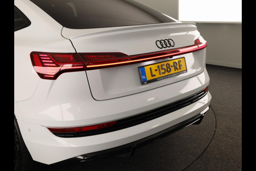 Audi e-tron Sportback 55 quattro S edition 95 kWh 408 pk | SOH 91,49% | Navigatie | Panoramadak | Parkeersensoren | Achteruitrijcamera | Elektr. voorstoelen | Lichtmetalen velgen 22" | Luchtvering | S-Line |
